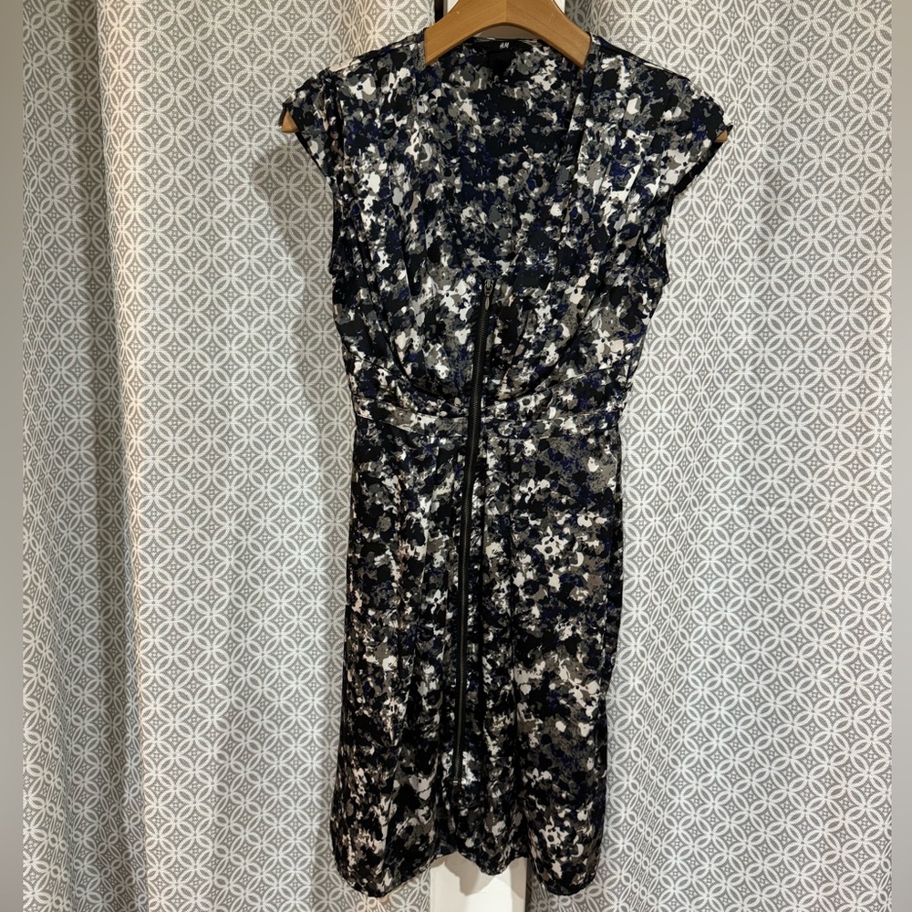 H&M patterned dress with zipper detail